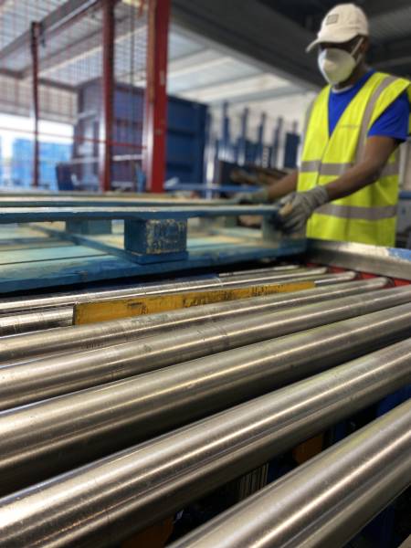 Atelier mécanisé reconditionnement pour trier et réparer des palettes à Marseille